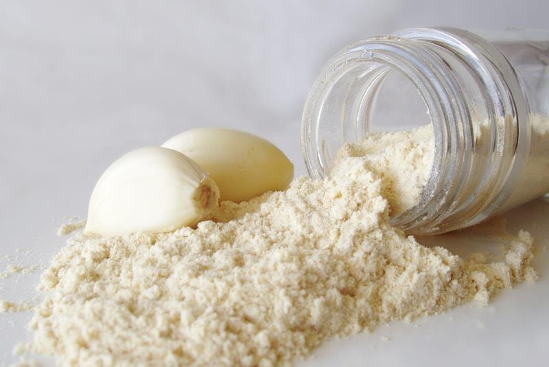 Garlic powder is a great ingredient that helps balance cholesterol levels along with prevents cancer and boosts the immune system.